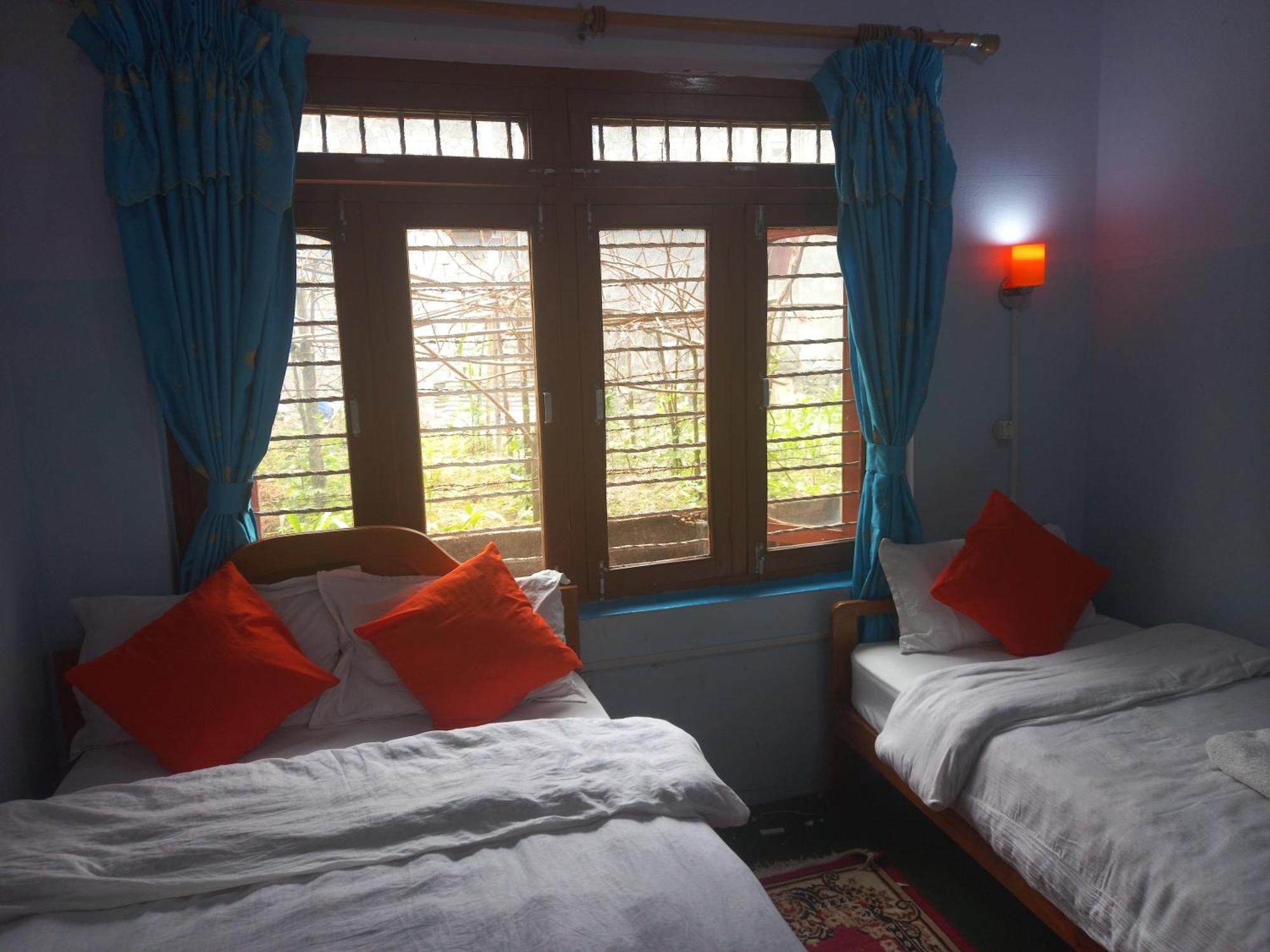 Galaxy Inn Guest House بوكْرا المظهر الخارجي الصورة